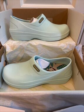 Hawkwell Mint Green Slip-On Clogs